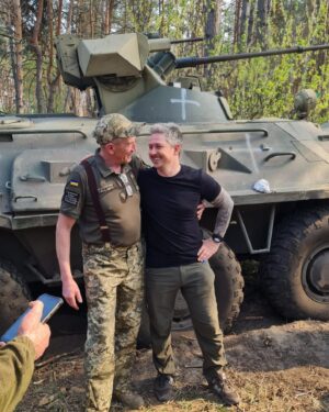 Oleksandr Pedan Instagram - Звітую про поїздку до військових і збір на мій День народження 🙌🏼 

Ми назбирали 151 тисячу гривень. Закупили 9 FPV-дронів з батареями та ще 3 нам подарували. 

Разом із @kostya_detkovskiy, @s.stahoff, @iliya_korman, @yuramagician та Ігорем Білим поїхали на передову особисто передати допомогу. 
 
Куп’янський напрямок. Передали 36-му батальйону 6 дронів і навіть зробили маленький концерт для волонтерів, які безперервно, незважаючи на небезпеку, роблять укриття для того, щоб наші військові могли відновитися.

Далі в нас була Донецька область: Лиман, Святогорськ. Дали кілька концертів там. 

Херсонщина. Також передали 6 дронів 86-му батальйону. І зробили концерт. 

Загалом проїхали три тисячі кілометрів, відвідали більше десяти підрозділів, дали близько десяти концертів. Підняли настрій і військовим, і собі. Віддячили їм за роботу. 

У свою чергу хлопці та дівчата з передової дякують вам за допомогу. За те, що не зупиняєтесь, підтримуєте і продовжуєте донатити. 

Окремо подяка волонтерам, які в Кривому Розі відремонтували нам бус, інакше ми б нікуди не доїхали 🫠

Висновки. Коротко. Роботи там дуже багато. Хлопці та дівчата щоденно, щохвилини ризикують життям. Ми бачили, що відбувається після того, як в будинок, де ми проводили багато вечорів, прилітає КАБ і від нього не лишається нічого, окрім вирви. 

Тому бачите збір – донатьте. Хлопці віддячать 💪🏼
 
Слава Україні!