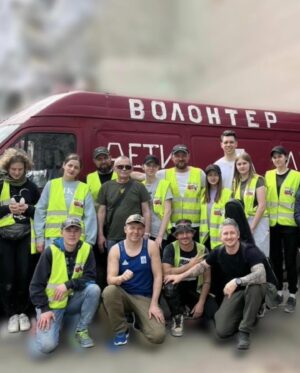 Oleksandr Pedan Instagram - Звітую про поїздку до військових і збір на мій День народження 🙌🏼 

Ми назбирали 151 тисячу гривень. Закупили 9 FPV-дронів з батареями та ще 3 нам подарували. 

Разом із @kostya_detkovskiy, @s.stahoff, @iliya_korman, @yuramagician та Ігорем Білим поїхали на передову особисто передати допомогу. 
 
Куп’янський напрямок. Передали 36-му батальйону 6 дронів і навіть зробили маленький концерт для волонтерів, які безперервно, незважаючи на небезпеку, роблять укриття для того, щоб наші військові могли відновитися.

Далі в нас була Донецька область: Лиман, Святогорськ. Дали кілька концертів там. 

Херсонщина. Також передали 6 дронів 86-му батальйону. І зробили концерт. 

Загалом проїхали три тисячі кілометрів, відвідали більше десяти підрозділів, дали близько десяти концертів. Підняли настрій і військовим, і собі. Віддячили їм за роботу. 

У свою чергу хлопці та дівчата з передової дякують вам за допомогу. За те, що не зупиняєтесь, підтримуєте і продовжуєте донатити. 

Окремо подяка волонтерам, які в Кривому Розі відремонтували нам бус, інакше ми б нікуди не доїхали 🫠

Висновки. Коротко. Роботи там дуже багато. Хлопці та дівчата щоденно, щохвилини ризикують життям. Ми бачили, що відбувається після того, як в будинок, де ми проводили багато вечорів, прилітає КАБ і від нього не лишається нічого, окрім вирви. 

Тому бачите збір – донатьте. Хлопці віддячать 💪🏼
 
Слава Україні!
