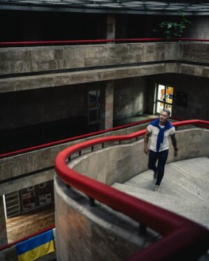Oleksandr Pedan Instagram - Поки ми з командою їздимо з одного міста в інше, щоб check’нути коледжі, знайшов для вас архівні фото 😉

А вгадаєте, що за локація? Даю підказку: тут знімалось багато кліпів, в тому числі в @monatik_official