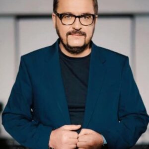 Oleksandr Ponomarov Instagram - 22 лютого , 2022 року Боженька дав мені ці рядки 

Рідна ненько, моя Україно! 
Ти для когось - лише територія,
А для мене - держава єдина,
Що несе в світ велику історію! 

Україна була , є і буде
Історично, практично, по-Божому!
Все, що добре і зле, не забуде!
Це - на згадку оскалу ворожому. 

Україна - не територія! 
Україна - це добрії люди: 
Щирі, віддані, не бутафорія... 
І на віки віків так і буде!
(с)
#пономарьов #україна