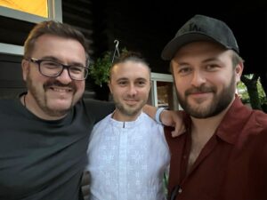 Oleksandr Ponomarov Instagram - А в мене гості ! Давно не бачилися ! Радий зустрічі !  @tarastopolia @dzidzio