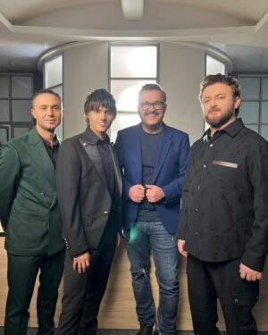 Oleksandr Ponomarov Instagram - Вітаємо всіх зі Святом Преображення Господнього! І чекайте від нас подарунок до Дня Незалежності! ❤️
@dzidzio @tarastopolia @alekseev_officiel