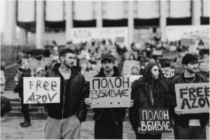 Oleksii Zavgorodnii Instagram - Сьогодні відбувся черговий мітинг на підтримку захисників Маріуполя, що знаходяться в неволі, й інших полонених.

Нам дуже шкода, що зараз українці мають такий сумний та болісний привід зібратися разом. Проте водночас ми пишаємося нашою єдністю та небайдужістю, коли постає питання про повернення військовополонених та підтримку їхніх сімей.

Для нас важливо, щоб наші герої та їхні родини знали: ми памʼятаємо про них, ми вдячні їм і чекаємо вдома кожного.

Закликаємо всіх приєднуватися до майбутніх мітингів, щоб висловити свою підтримку. Боріться за наших військових так само, як вони боряться за нас.

Шукайте деталі про розклад акцій на сторінці @azovstalfamilies 

Дякуємо за фото @elkeewe.