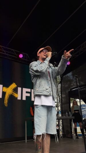 Oleksii Zavgorodnii Instagram - Дуже вдячний усім небайдужим, хто прийшов на благодійний фестиваль Azov Артнаступ цими вихідними. Був радий побачитись і поспілкуватись з нашими героями. Багато болю у розмовах про полон, втрати побратимів та багато подяк за те, що не забуваємо та порушуємо найважливішу тему — повернення усіх воїнів додому.

Вчора, сьогодні та завтра наша місія —  нагадувати усьому світу про те, що війна триває! Наші захисники кожен день роблять усе для того, щоб ми й наші діти мали майбутнє. Для цього ми маємо бути їхнім донором, який дарує безумовну підтримку й любов, надихає, а також наповнює їх усім необхідним для знищення зла! Я хочу, щоб кожен із нас щоранку прокидався й думав про це й не забував донатити!