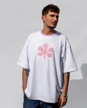 Oleksii Zavgorodnii Instagram - Декілька фактів про мерч POSITIFF x @fanbolkashop:

1. Перший дроп є благодійним. Весь прибуток ми відправимо на потреби ЗСУ.
2. Спочатку ми не планували робити мерч з таким дизайном, але запитів після кліпу «Спалахи» було так багато, що таки наважилися! Тепер це моя улюблена тішка.
3. Хоч ми поділили розміри на чоловічий і жіночий, фактично футболки є унісекс. Звертайте увагу на розмірну сітку, вказану в сантиметрах, щоб підібрати кращий варіант. Або обирайте одразу обидва, адже на 2 футболки діє знижка)
4. Знаю, як багато бажаючих придбати футболку, зараз знаходяться закордоном, тому ми зробили міжнародну доставку.
5. Футболки в лімітованій кількості будуть представлені на @kurazh.kyiv у цю неділю. Тож, приходьте на примірку. А якщо ви не в Києві, заходьте на сайт @fanbolkashop за посиланням у профілі.

Напишіть у коментарях, хто вже придбав футболку, і що ще хотіли б бачити в мерчі від мене 🙌🏻