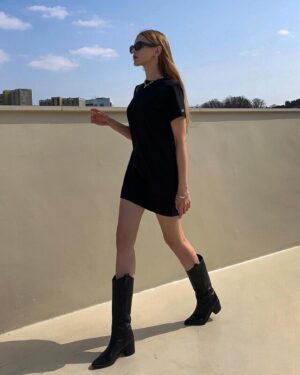 Olena Sydorchuk Instagram - 🖤 
.
.
.
#fashionkorea #seoulstyle #seoulcafehopping #autumnfashion #fashiontrends2023 
#fashionreels #fashionreelscreator