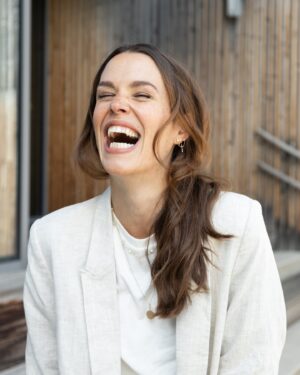 Olga Plojhar Bursíková Instagram - This reminds me of the moment Richard Gere slams the jewelry box shut and Julia Roberts bursts out in full laughter. 🤍
•
Tyhle fotky mi připomněly ten moment, kdy Richard Gere zaklapne krabičku se šperky a Julia Roberts vyprskne smíchy. 🤍
📷 by @klementela_