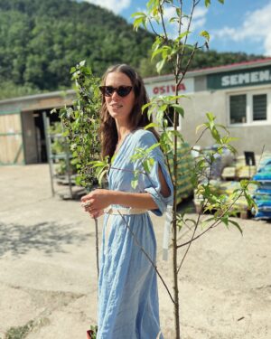 Olga Plojhar Bursíková Instagram - Láska, štěstí, klid, naplnění, všechno, co jsem si kdy k narozeninám přála už mám (ještě možná moře v Čechách a klokany na zahradu). 🤍