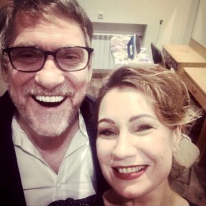 Olga Tumaykina Instagram - Отказывался мой Инстаграм работать..долго долго..И сейчас,-наобум решила,вдруг-да.. Может,и не страшно,если -нет.. Только утро сегодня таким горьким отозвалось известием..Валерий Борисович! ...Тут мы что-то обсуждали,после спектакля,по пути вспоминая смешное,что обычно для нас было,...:»из деталей складывается счастливое...(Вы говорили)..,ну и остальное также.. но несчастье-мало интересно..Бог с ним...»»Энергия спора! Форма и содержание! Захватывающее такое путешествие,и конечно,участие зрителя в истории отношений между нами...»я помню и Вас цитирую... Я скучаю уже сейчас,так ждали Вашего выхода.. во всех смыслах..! Вы же молодой,мой дорогой!!!) Как я боролась с собой,когда Вы предложили мне говорить «ты»... Не хватило времени мне.. Буду говорить Вам-Вы!!! Вас много! Стремительный Пронзительный Хохочущий Умнейший Эрудированный и угадывающий интуитивно почти всё Внимательный Галантный Тёплый и Сердечный человек...Необыкновенный Актёр..Партнёр..Друг..(..Вам бы понравилось,что я пишу..нашли бы рифму-смешную..или даже..неприличную)))) обхохотали бы вместе.. пусть эта публикация состоится(заработает мой Инстаграм).. потому только,что Вы-мой дорогой!..-Артист! Ваша улыбка,как знаменитая мелодия.. всем знакома и очень очень очень любима.. Я почти не горюю,плачу.. Вы бы первый дали мне платочек..просто.-Очень не хочется,чтобы это было так..Вы ушли...но! Спасибо! Люблю Вас!