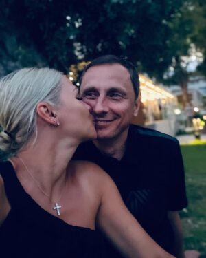 Olga Vainilovich Instagram - С годовщиной нас! Люблю до Луны и обратно❤️ @vadimgalygin