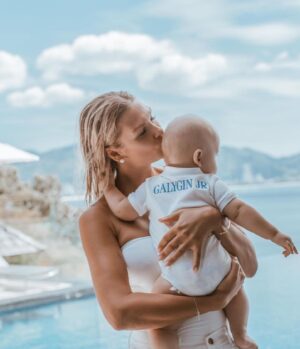 Olga Vainilovich Instagram - Нашему счастью сегодня 8 месяцев!!🐣❤️ @photo.kutuzova.phuket #family #happy #babyboy