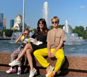 Olga Vainilovich Instagram - Мой уже такой взрослый,но все еще мой малыш @23fredis Сегодня тебе 18!! Ты вступаешь во взрослую жизнь,самостоятельную!! А ведь совсем недавно ты только учился ходить и говорить! Ты не просто мой племянник,ты мне как сын, я всегда о тебе заботилась и оберегала !! Я тебя безумно сильно люблю!!! У тебя обязательно все получится!!!( ты мне Бентли обещал купить)😂 Вперёд мой мужчина,к новым приключениям!!❤️ #birthdayboy 🤴