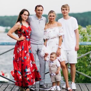 Olga Vainilovich Instagram - Мой уже такой взрослый,но все еще мой малыш @23fredis Сегодня тебе 18!! Ты вступаешь во взрослую жизнь,самостоятельную!! А ведь совсем недавно ты только учился ходить и говорить! Ты не просто мой племянник,ты мне как сын, я всегда о тебе заботилась и оберегала !! Я тебя безумно сильно люблю!!! У тебя обязательно все получится!!!( ты мне Бентли обещал купить)😂 Вперёд мой мужчина,к новым приключениям!!❤️ #birthdayboy 🤴