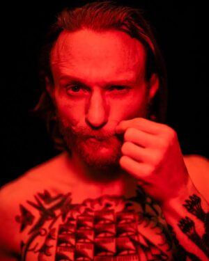 Oliver Claffey Instagram - The song has been sung. The time is upon us. Hoist the colours high. 🏴‍☠️

@bareknucklefc

📸 @nickvespe

#CaptainJack #BKFC #BKFC25
