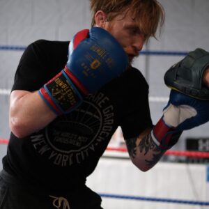 Oliver Claffey Instagram - The hair is a mess, but those uppercuts look good.

@fitnessfactorybirmingham on the mitts.

@rumblebrothersboxing on the hands. 

📸@williamdhartley
#CaptainJack #Boxing #Padwork 
#RedBeard #OnePunchMan