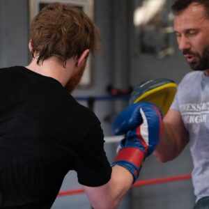 Oliver Claffey Instagram - The hair is a mess, but those uppercuts look good.

@fitnessfactorybirmingham on the mitts.

@rumblebrothersboxing on the hands. 

📸@williamdhartley
#CaptainJack #Boxing #Padwork 
#RedBeard #OnePunchMan