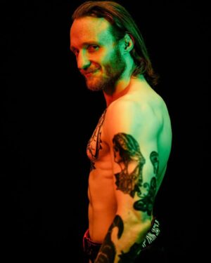 Oliver Claffey Instagram - The hair is getting there.

🏴‍☠️

📸 @nickvespe

#BKFC #CaptainJack #Redbeard
