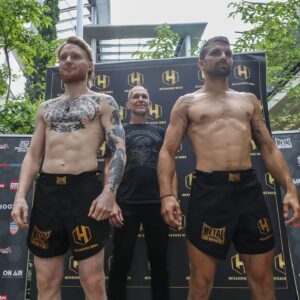 Oliver Claffey Instagram - Pesée médiatique de @mrgentlemanjack & @kevin_cesari_mma 🥊

Ça va chauffer dans la cage ! 🔥

Rendez-vous le Vendredi 04 Août pour l'HEXAGONE MMA 8 👊
🏛 @arenesbeziers
📍 À 1h30 de Toulouse & 1h de Montpellier !

📺 En Direct sur RMC SPORT 2 @rmc_sportcombat

🎫 Billets à partir de 19€ ⬇️
(lien en bio Instagram)

Une soirée inoubliable vous attend 👊

Abonnez vous pour ne rien louper de l'actu HEXAGONE MMA 📲

#HEXAGONEMMA #MMA #HXMMA #FrenchMMAleague #LIVEsport #Fighting #Fight #CombatSports #Live #UFC #Sport #LivesportsStreaming #MMAFrance #MMAevent #beziers #arènesdebeziers