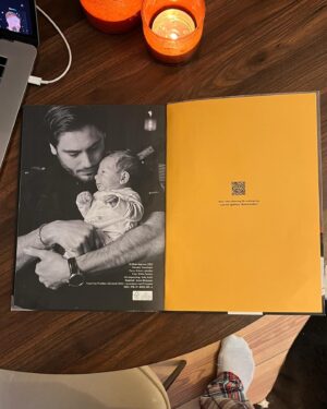 Oliver Ingrosso Instagram - Glöm inte att längst bak i boken så finns det 2 QR-koder. En för att komma till youtube sidan där jag lägger upp videos på exakt hur jag lagar maten och en med en spellista så du kommer i rätt mode när du lagar mat. Det kan också vara världens bästa lista genom tiderna men vad vet jag ;) #quantobasta