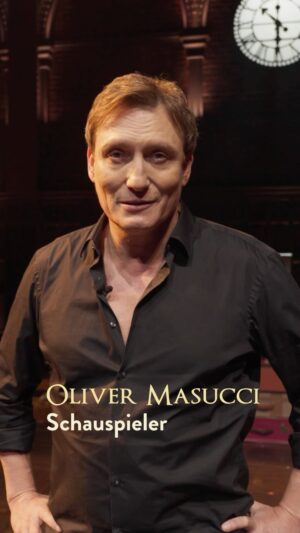 Oliver Masucci Instagram - Jetzt sind es nur noch 2 Wochen bis zu Oliver Masuccis Premiere hier bei uns im Theater! Wie schnell die Zeit doch verfliegt... 🧹

Wen von euch dürfen wir am 29.02. bei seiner ersten Show als Severus Snape begrüßen?