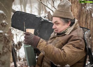 Oliver Platt Instagram - A snowy scene with my old pal Christine Baranski on the set of The Good Wife, who looks fab in everything, including camo! Stay warm out there! ❄️