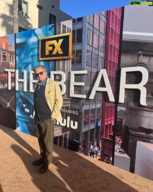 Oliver Platt Instagram - Screened Ep 1 last night at the @TheBearFX Season 3 premiere. Extraordinarily Beautiful. Can’t wait for y’alls to see it tonight 9pm ET when ALL 10 EPS DROP!