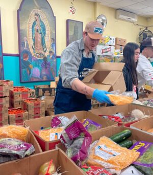 Oliver Stark Instagram - I had the opportunity to volunteer with @feedingamerica and @sfcla today to help pack and distribute pantry boxes to the local community. You can also help fight hunger at feedingamerica.org/holiday