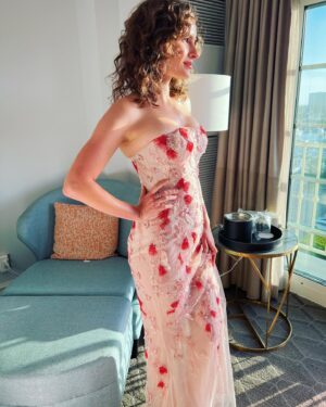 Olivia Grace Applegate Instagram - ✨Final Incredibly Belated PassionCon Post✨
What a magical finish to the weekend! I had so much fun with all of you. Thank you to all of the incredible ladies of Passionflix for putting together such an incredible weekend! @ali_m_whitaker @toscamusk @lolsenfilms @margiegoodspeed Can’t wait for the next one! 🤍✨❤️