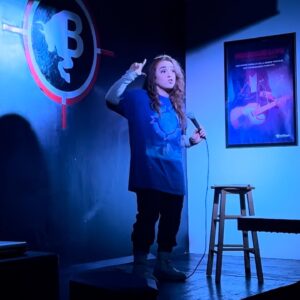 Olivia Leclerc Instagram - Il y a 1 mois, j’ai commencé à faire de l’humour sur scène. Après 4 semaines intensives de rodage, j’ai l’honneur d’embarquer sur la scène du @zoofest.offjfl ce soir, avec pleins d’autre humoristes que j’admire. 🙏🏻

Let’s do this ! 🔥
#standup #standupcomedy #humour #festival #zoofest #zoofestmtl #scene #openmic #rodage #lebordelcomedieclub #leterminalcomedieclub