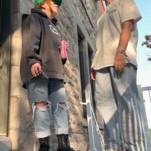 Olivia Leclerc Instagram - À quel point j’ai tout donné pour mon dernier outfit ? Vous avez ici la preuve que je suis rendu à l’âge de choisir le confort. 👵🏼

We did it ! 🔥 
Trois jours de @festivalmetrometro et ça s’entend légèrement dans ma voix. 

#festivalmetrometro #metrometro #metrometrofestival #outfitcheck #noreplynecessary #friends #summer #mtl