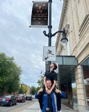Olivia Leclerc Instagram - Attends pas de nous voir dans ta soupe pour venir nous voir en show à Montréal 🔥

On présente notre show dans le cadre du @festival.minifest 🙋‍♀️

Chacun 20 min de notre meilleur stock, pour 1h de plaisir garantie. ☝🏼

🗓️ : 13 juin 2024
🕗 : 21h30
📍 : L’Usine de l’espace public
🎟️ : 20$

#humour #standup #standupcomedy #comedy #spectacle #festival #festivalminifest #minifest #humoriste #humoristes #mtl #montreal #pancarte #affiche