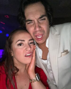 Olivia Leclerc Instagram - Retrouver ma cohorte de l’École de Théatre au mariage de @william_cloutier et @sara_dagenais : CHECK ✅

J’ai toute aimé de cette soirée, même les speech sur l’amour ! 😱 

*et merci à @ce.lia pour la robe* 😍🙏🏻

#mariage #wedding #outfit #williamcloutier #saradagenais #love #friends #chic