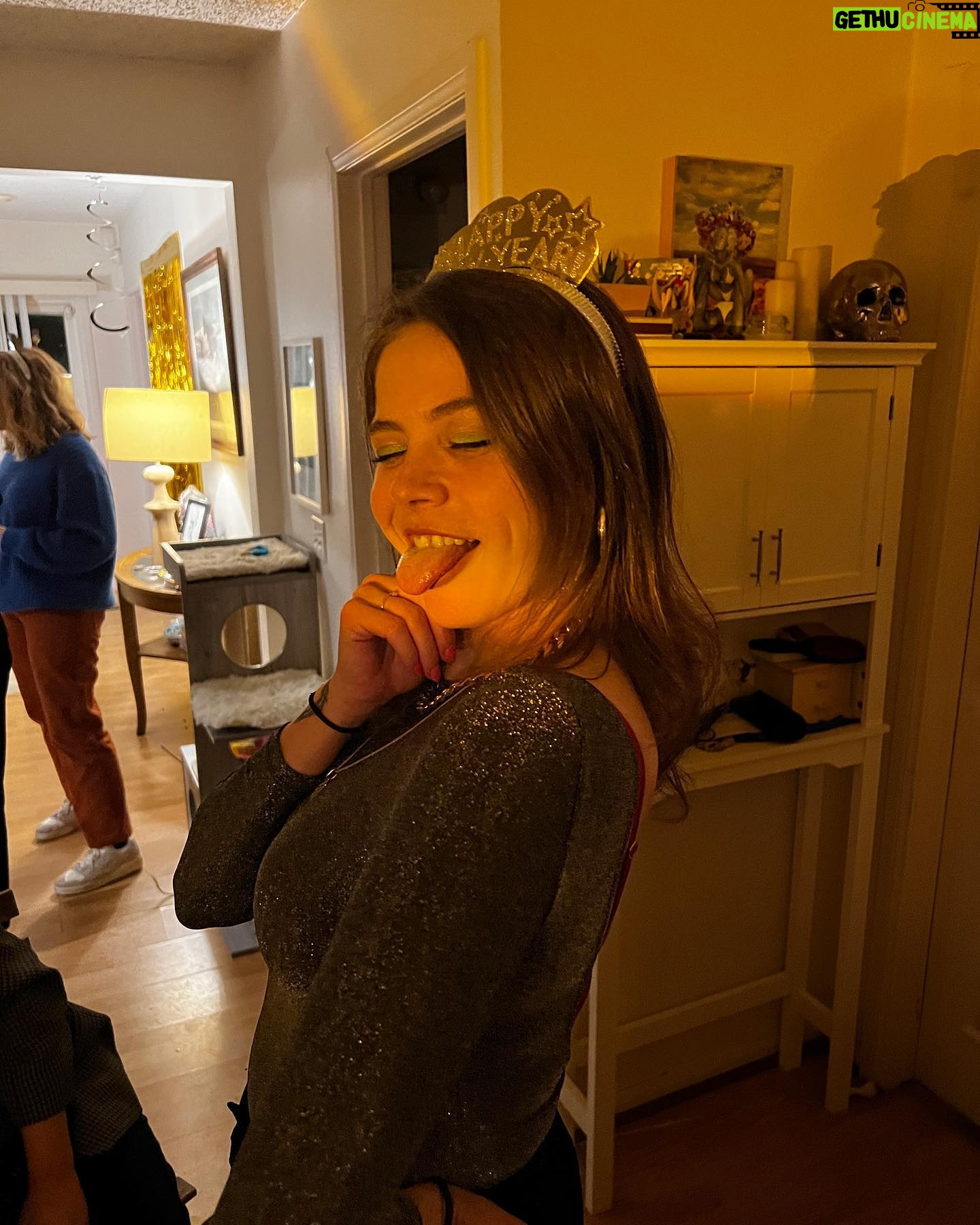 Olivia Luccardi - 666 Likes - Happy New Year!
📷: @graciousssss