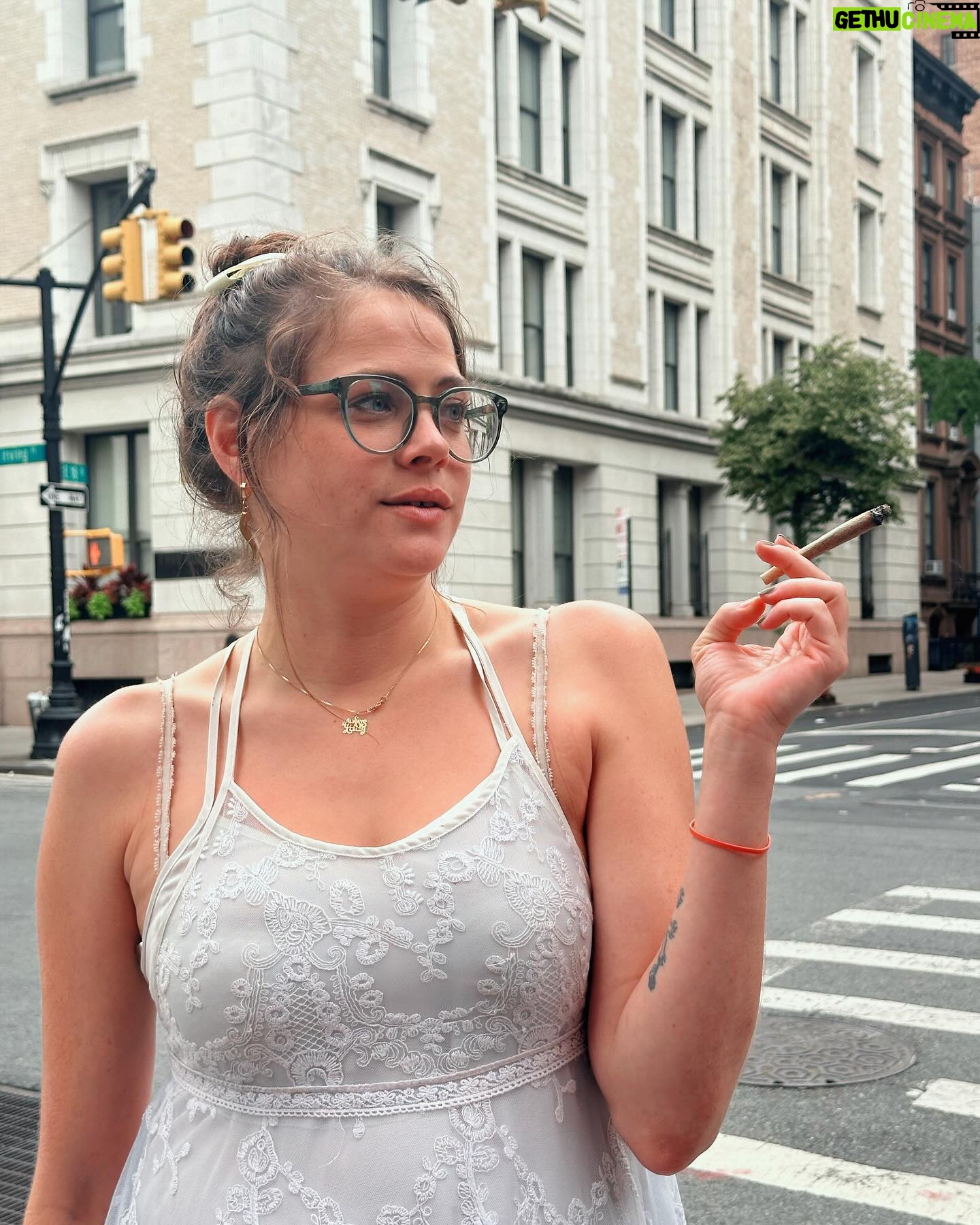 Olivia Luccardi - 626 Likes - Summer Spliffs
📷: @rebelrose
