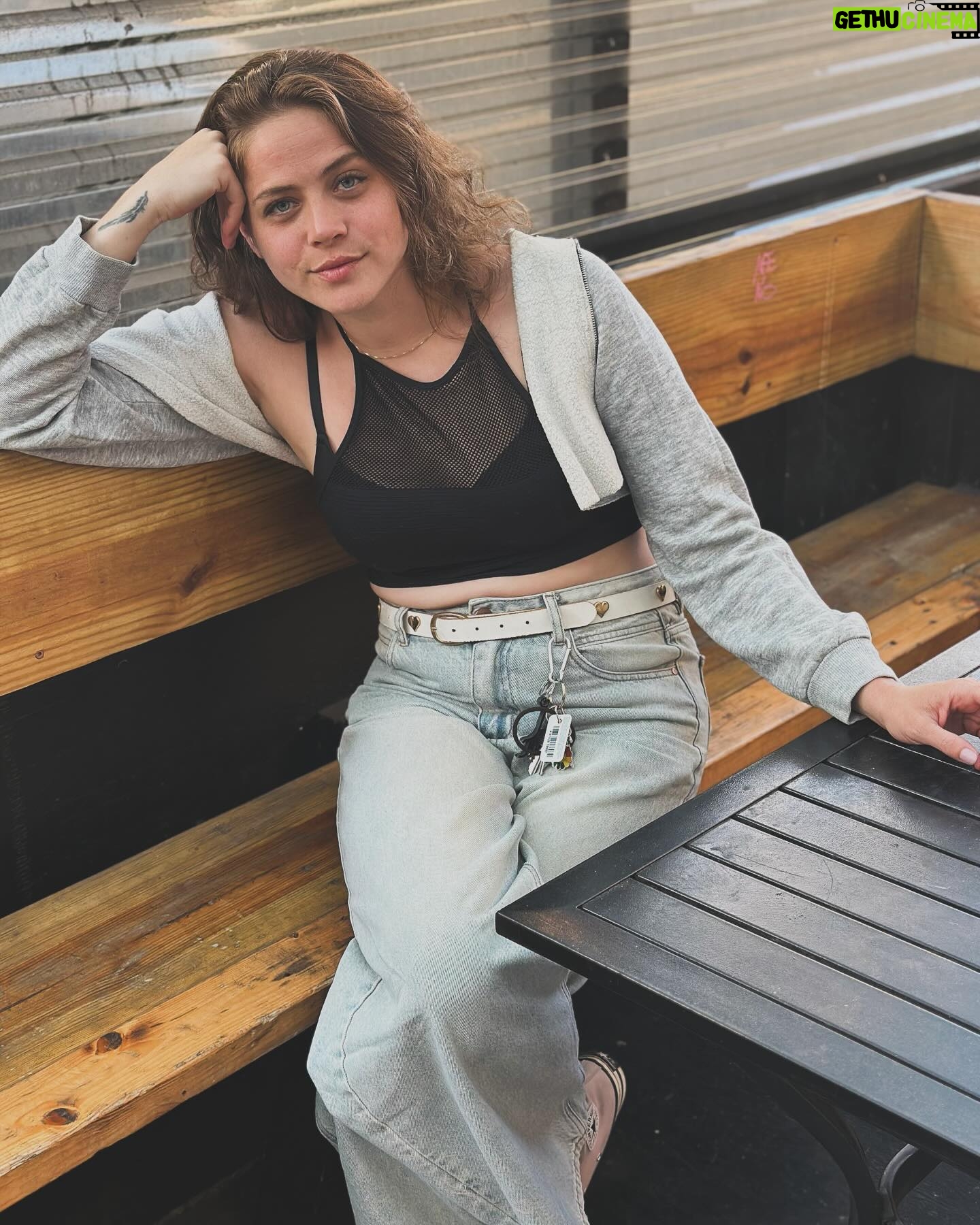 Olivia Luccardi - 684 Likes - Queens.
📷: @eczwiebel