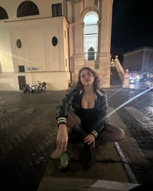 Olivia Luccardi Instagram - la mia ultima notte
📷: @peachbrainz