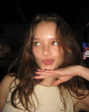 Olivia-Mai Barrett Instagram - hny
