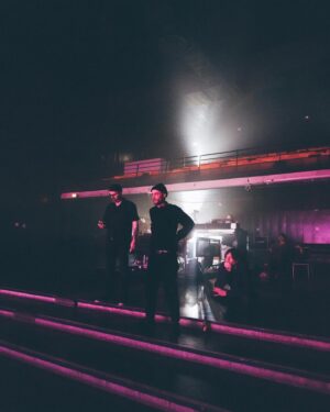 Olivia Ruiz Instagram - Merci, merci, merci 💝❤️🙏🏻❤️. Nous avons donné 8 concerts depuis le début du Réplique Tour, et quel magnifique cadeau que de vous trouver au rdv ! Chacune de ces 8 dates fut absolument complète, et évidemment grâce à vous ! 🥰 Alors encore… Merci ❤️
Et à demain pour de nouvelles retrouvailles sur la grande scène du W au @printempsdb ! 
Je vous embrasse.

Toutes les photos par @laurag_photo 🫶🏻