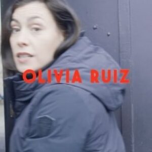 Olivia Ruiz Instagram - Parmi les titres qui vous ont touchés au cours de ces premières écoutes, il semble se nicher « À toi ». L’occasion de vous en raconter davantage, et de vous remercier pour vos premiers retours sur l’album. J’en suis toute (joliment) tourneboulée 😉
Je vous embrasse