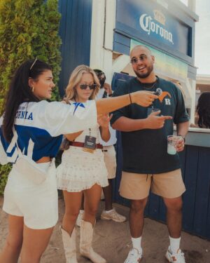 Olivier Primeau Instagram - Notre premier weekend au Beachclub était incroyable 🤩 🔥 #beachdayeveryday