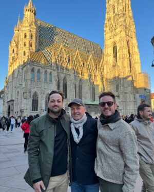 Olivier Primeau Instagram - Les 3 Primeau en vacances… c’est rare lol #familytrip