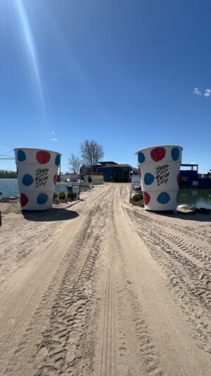 Olivier Primeau Instagram - 2 semaines avant l’ouverture #reels #reelsvideo #reel #reelinstagram #beachclubs #beachday #beachdayeveryday #montreal #quebec #montréal #québec #club #festival #music