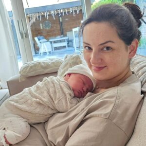 Olivier Richters Instagram - Romy Elodie Richters 🩷👶 born 02-05-24 14:39, 5.0kg and 55cm. Couldn't be prouder... She is super healthy and forever under Dutch Giant protection. The feeling she gives me when she lies on my chest is indescribable 🥰.

#RomyRichters #thedutchgiant #baby #bigdaddy