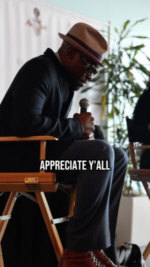 Omar Epps Instagram - I stand for ours, I fight for ours, I believe in us! Thank you for your constant support thru prayers and actions! 
🙏🏾🙏🏾 
Big salute to the good folks @malikbooks!!✊🏾✊🏾
#WeThePeople🙌🏾🙌🏾
#TheLightBearers✨🌟✨
#NubiaTheReckoning🔥💥🔥