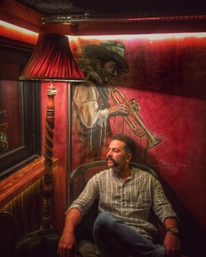 Omid Nemati Instagram - .
خیال می‌کنم

در آب‌های جهان قایقی است

و من - مسافر قایق - هزارها سال است

سرود زنده دریانوردهای کهن را

به گوش روزنه‌های فصول می‌خوانم "سهراب سپهرى"