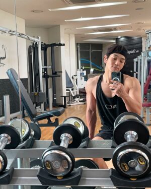 On Ju-wan Instagram - 요즘 일상 사진을 올리고 싶은데 
온통 운동 사진밖에 없네 🔥
운동밖에 하는게 없으니…ㅎ

모레부터 열흘간 비소식 있으니 
비 피해 없게~ 조심🙏