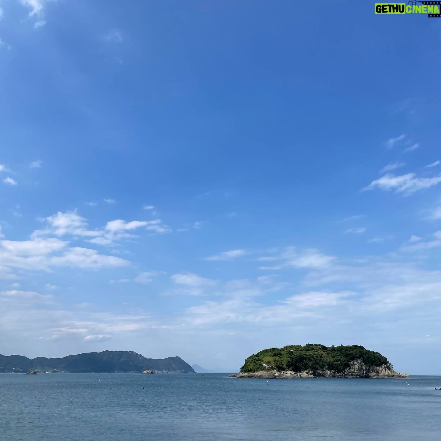 On Ju-wan - 4.6K Likes - 내가 여수에 간 이유는??
곧 알게될거야~🌊
하늘과 바다 그리고
감히 우리의 우정도 이뻤다.