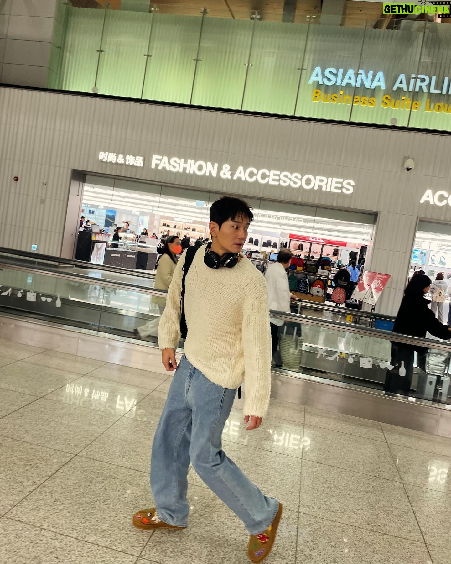 On Ju-wan - 4.2K Likes - 그냥 또 공항가고싶어서 올려봤어
그냥 그렇다고~ㅎ
잘자😴