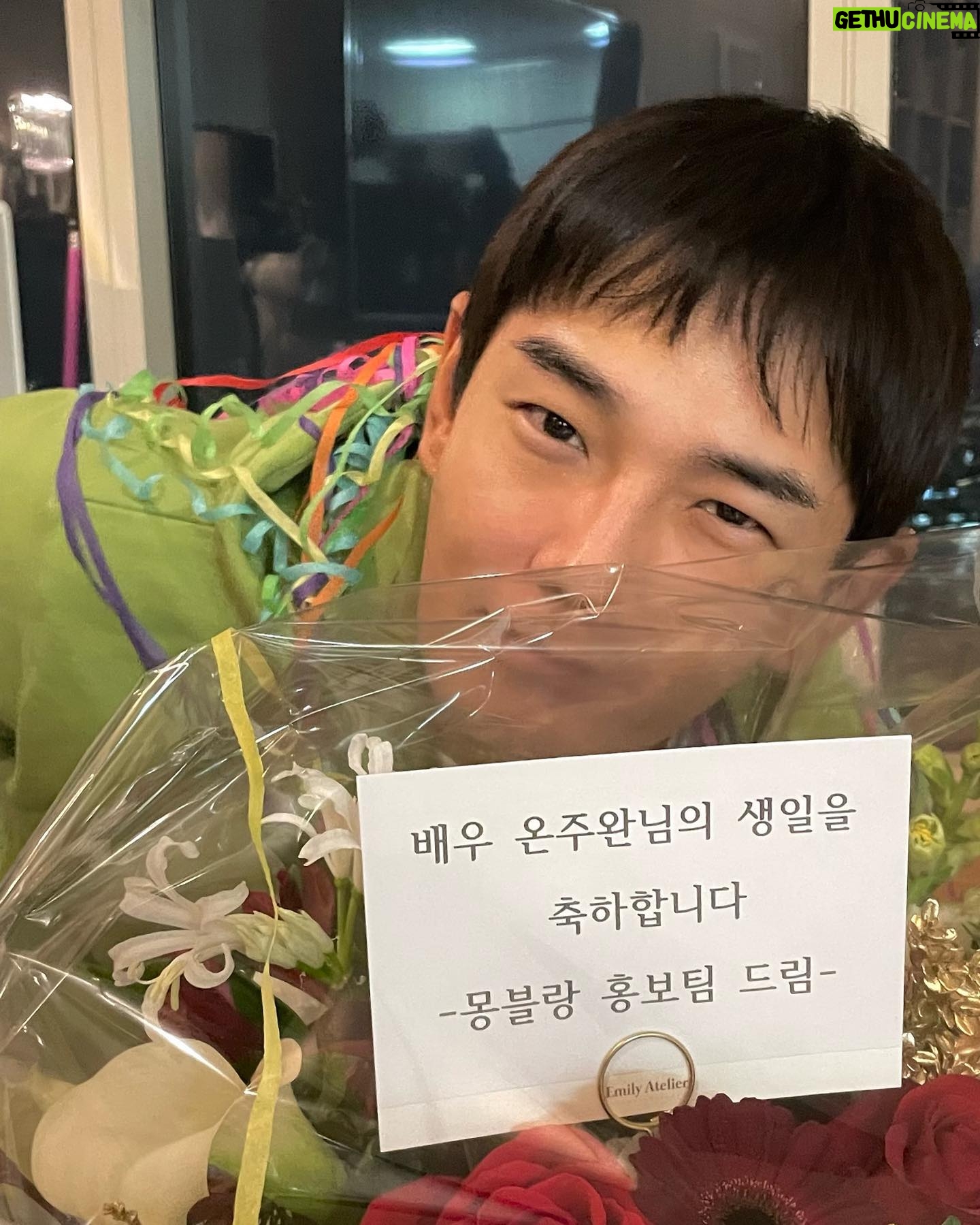 On Ju-wan - 5.8K Likes - 생일 끝나기전에 마구잡이로 올리는 마지막 사진러쉬📸
오늘 연락해서 축하해준 형들 누나들 동생들 고맙고
오늘 채워준 행복 감사합니다~
@montblanc THX
연말 다들 아프지말고 감기조심 하기💪