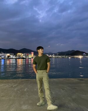 On Ju-wan Instagram - 이번 백반기행 식당을 많이 물어보셔서 남겨요~😏
1. 돋을볕식당- 금오도 섬안에 위치해있고 가정식 백반이 나오는~정말 산지에서만 먹을수 있는 재료로 만든 백반맛집.
2.할매맛집- 금오도 섬 안에 서대회무침과 쏨뱅이맑은탕. 막걸리식초를 써서 새콤달콤함과 얼큰한 탕 궁합이 좋았던 집.
3. 경도회관- 경도 섬안에 하모(갯장어) 샤브샤브 와 회. 여수에 가면 꼭 한번 먹어보길 바라는 하모샤브샤브. 간김에 하모회도~ 

세 집 다 너무 각각의 맛이 있고~ 매력있는 음식인건 분명👍

여름휴가 여수쪽으로 가시는 분들은 꼭 가보시길🙏

#허영만백반기행 
#여수